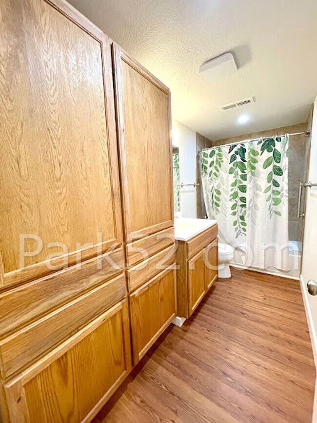 Building Photo - 9024-9024 Waverly Dr SW