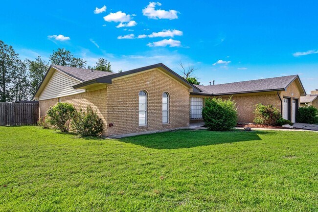 Building Photo - Remodeled