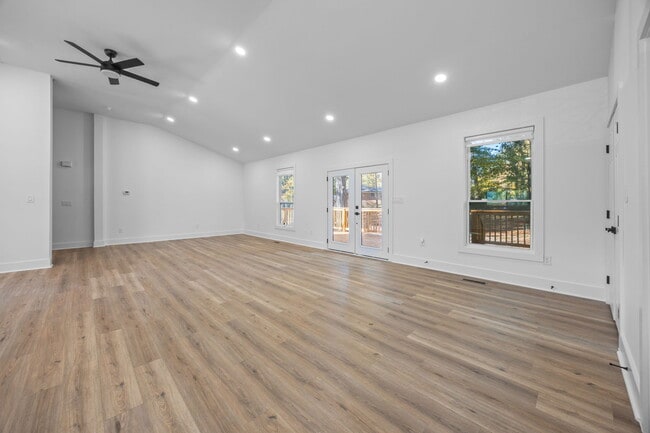 Building Photo - 8625 Cedarbrook Dr