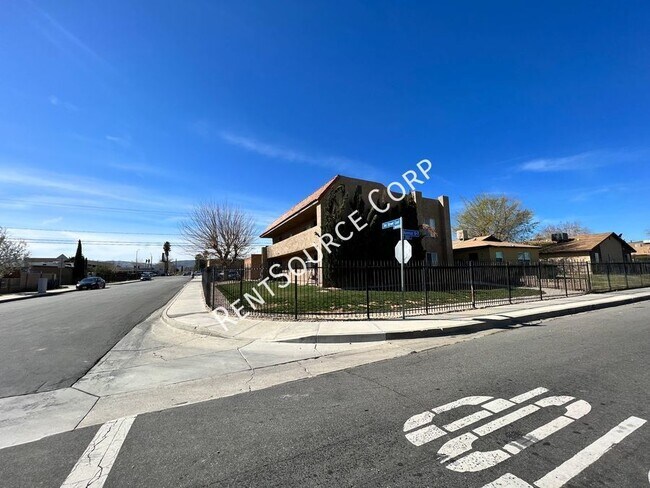 Primary Photo - 2 Bedroom Condo for Rent in East Palmdale