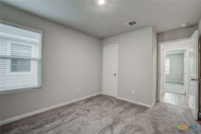 Building Photo - 1945 Redstart