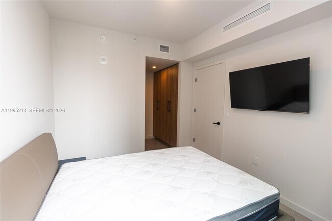 Building Photo - 121 NE 5th St