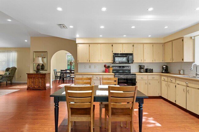 Building Photo - 1343 Highland Ave NW