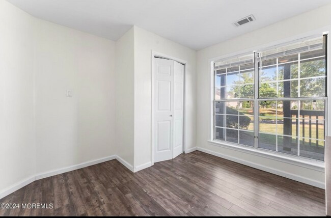 Building Photo - 339 Yorkshire Pl