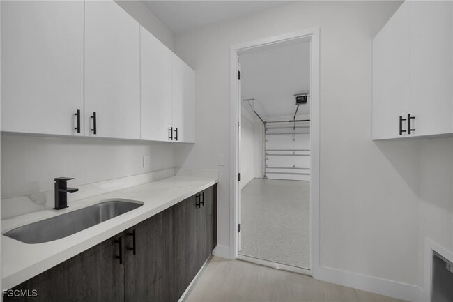 Building Photo - 3435 SW 8th Ct