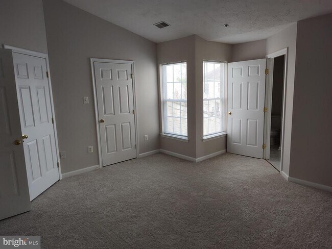 Building Photo - 5032 Finsbury Rd