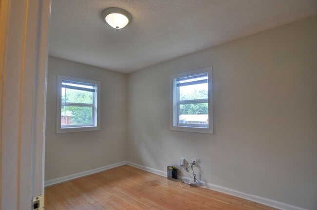 Building Photo - Cute 2 bedroom - Close to Downtown Carrboro and UNC!