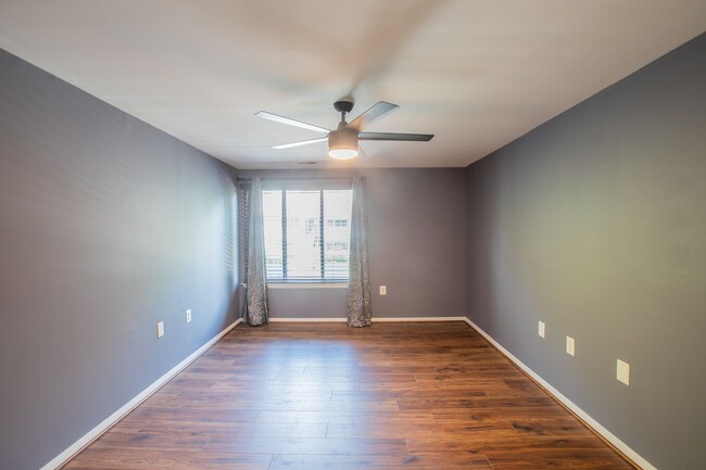 Building Photo - Lovely 2 BR/2 BA Condo in Germantown!