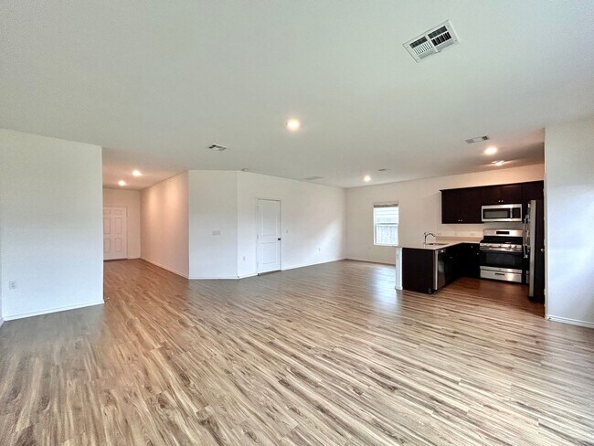 Building Photo - Your Next Home Awaits – Bright, Modern & M...