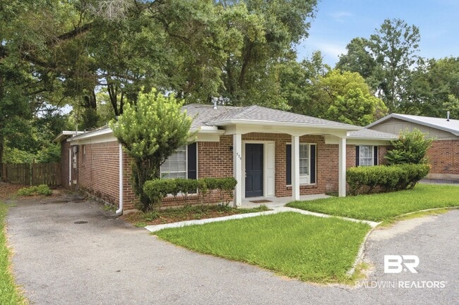Building Photo - 509 Gayfer Ave