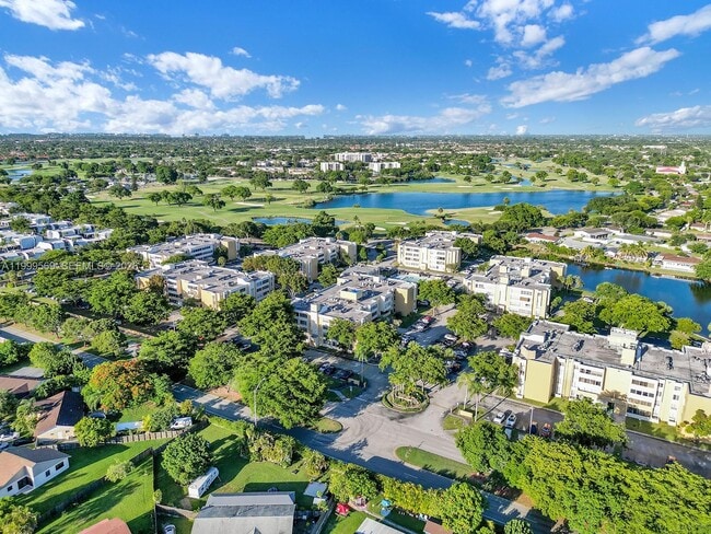 Building Photo - 6841 SW 147th Ave