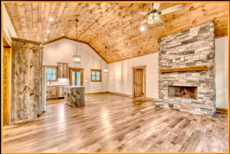 Building Photo - 224 E Ridge Ln