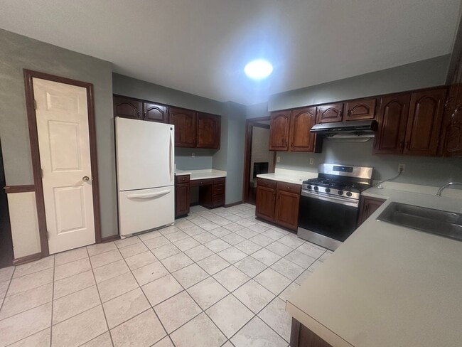 Building Photo - 1002 Juniper Springs Dr