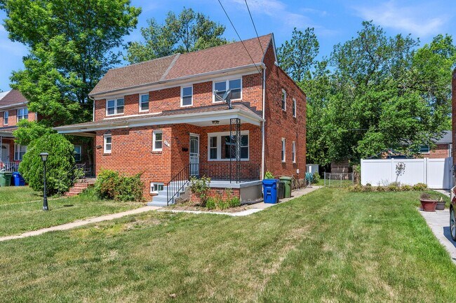 Building Photo - PENDING - Newly Renovated 3 Bedroom 2 Bathroom in
