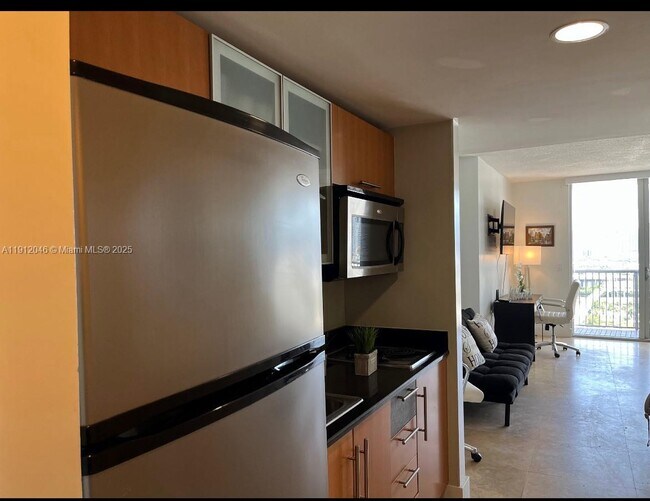 Building Photo - 1750 N Bayshore Dr