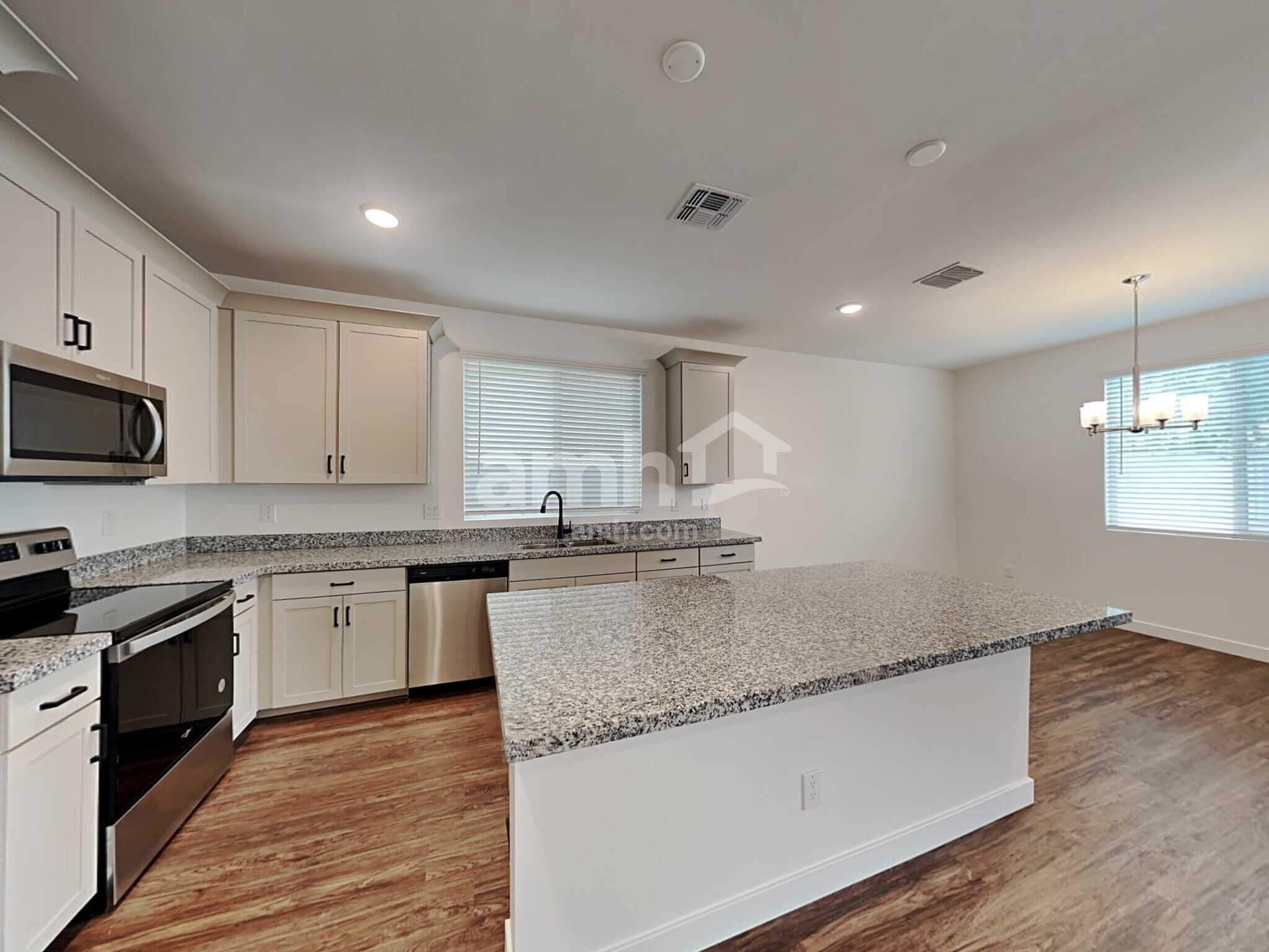 Building Photo - 4019 S 105th Dr