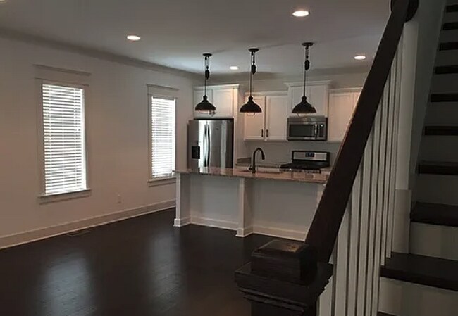 Building Photo - 2 bed/2.5 bath in the Nations!