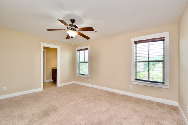 Building Photo - Executive Rental in Cypress Point S/D