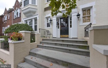 Building Photo - 3520 W Pl NW