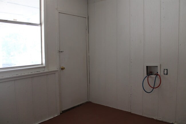 Building Photo - 303 W Taylor St