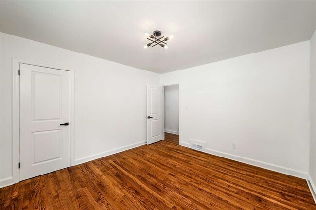 Building Photo - 1774 Laurelwood Dr SW