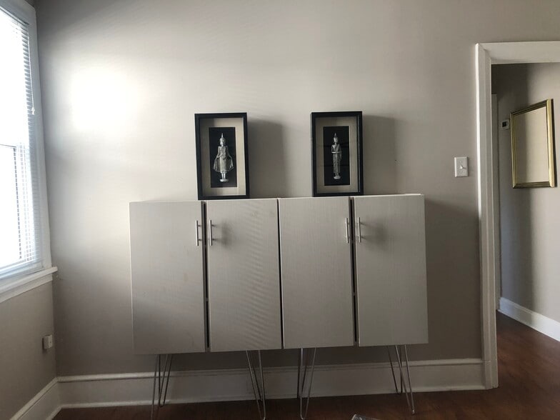 Dining Room - 929 West Main Street