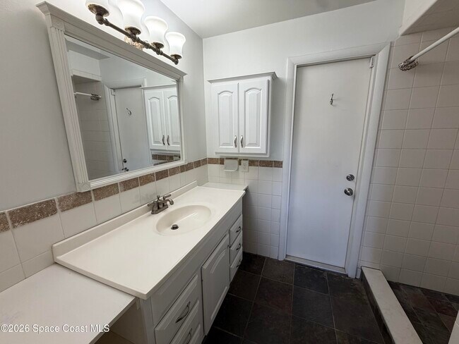 Building Photo - 232 Terrace Shores Dr