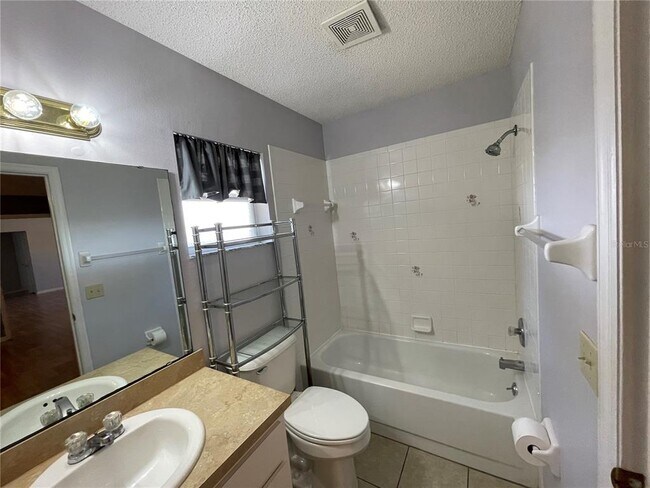 Building Photo - 6034 E Peach St