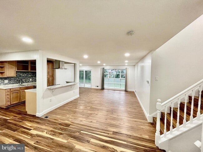Building Photo - 1402 Mullins St
