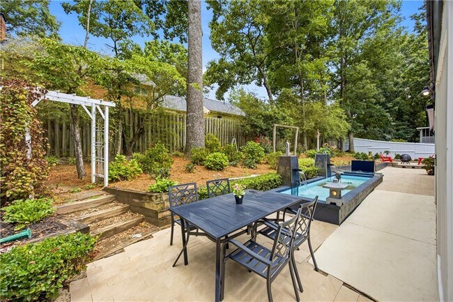 Building Photo - 2220 Spring Mill Cove