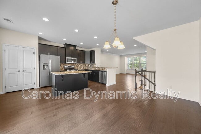Building Photo - 4061 Zilker Park Dr
