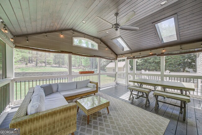Building Photo - 209 Cedar Dr