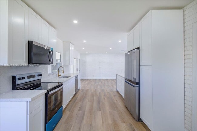 Building Photo - 2568 NW 34th Terrace