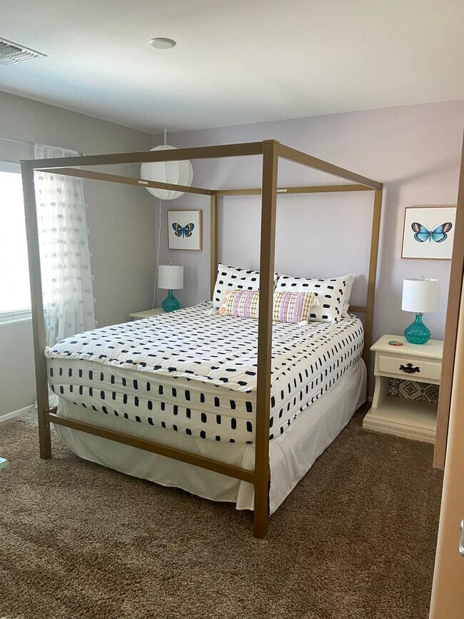 Building Photo - 9095 Blue Saguaro St