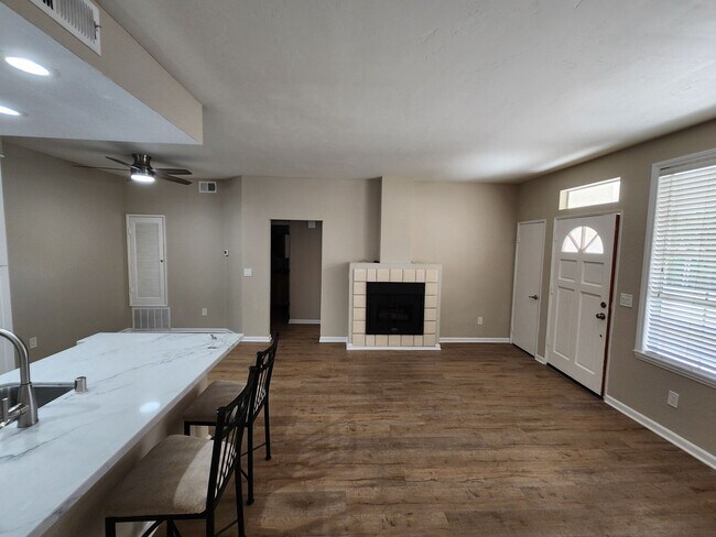 Building Photo - $500 OFF First Month Rent - Mira Mesa - Ca...
