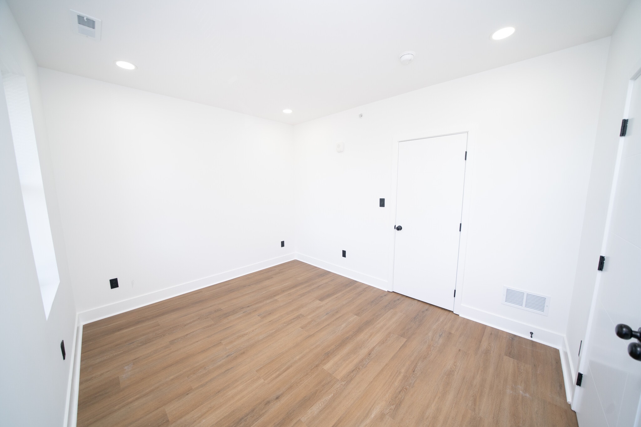 Building Photo - 4927 Catharine St