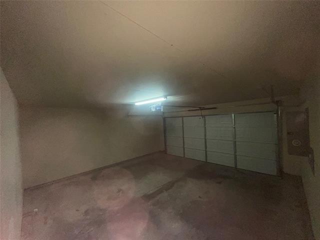 Building Photo - 4256 Meadowknoll Dr