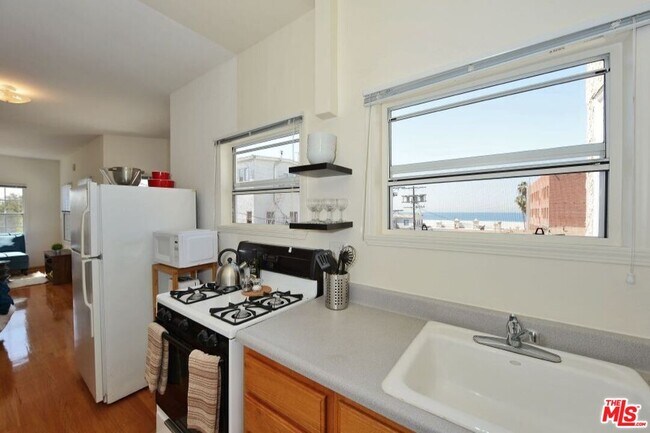 Building Photo - 26 Breeze Ave