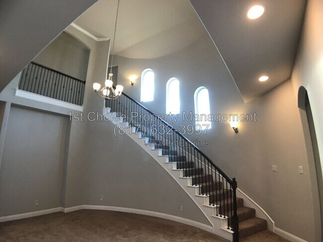 Building Photo - 5913 Richmond Dr