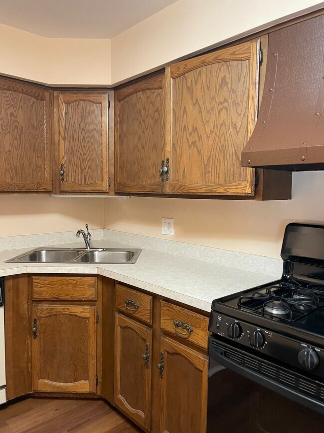 Building Photo - 17 Parkside Ct