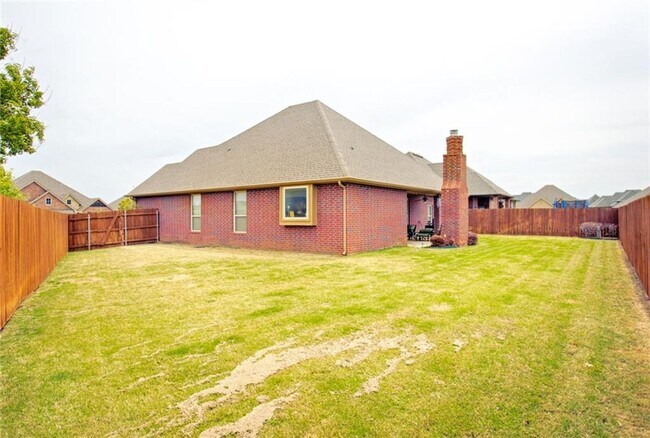 Building Photo - 13609 Gentry Dr