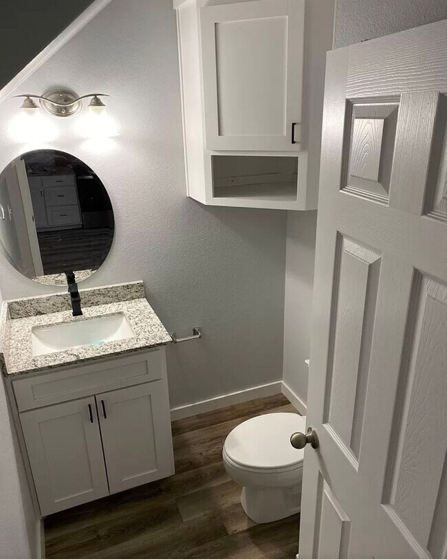 Building Photo - 3BD / 2.5BA Completely Remodeled Townhome W/ Garage, Minutes From UofA Campus