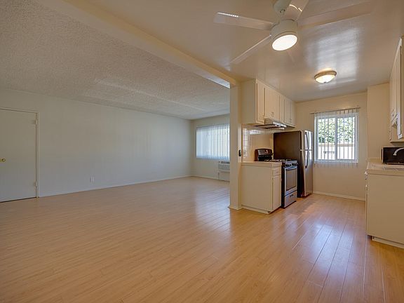 living room / dining area - Vassar Court Apartments