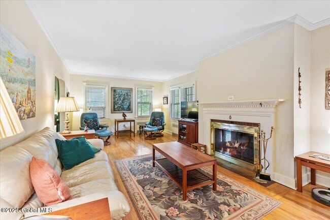 Building Photo - 73 Oakwood St