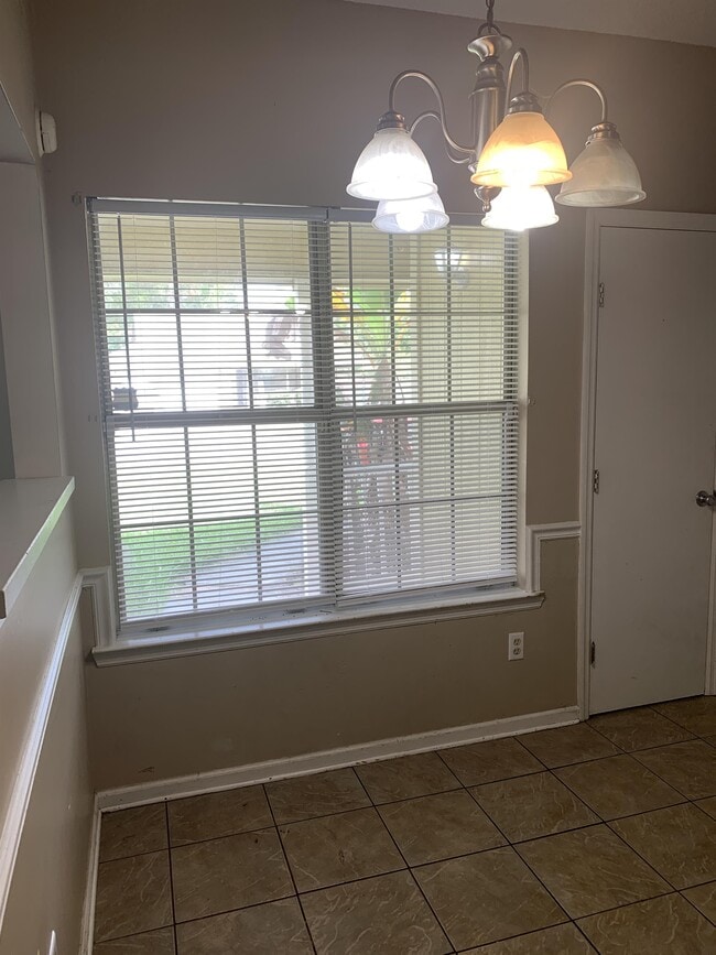 Building Photo - 920 Mandarin Dr