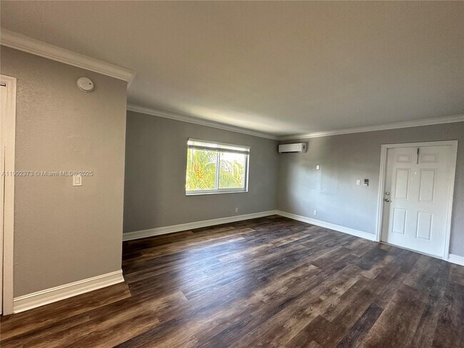 Building Photo - 1400 NE 56th St