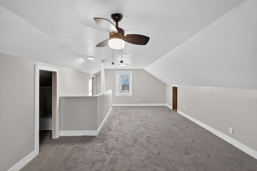 Building Photo - 20040 Regent Dr