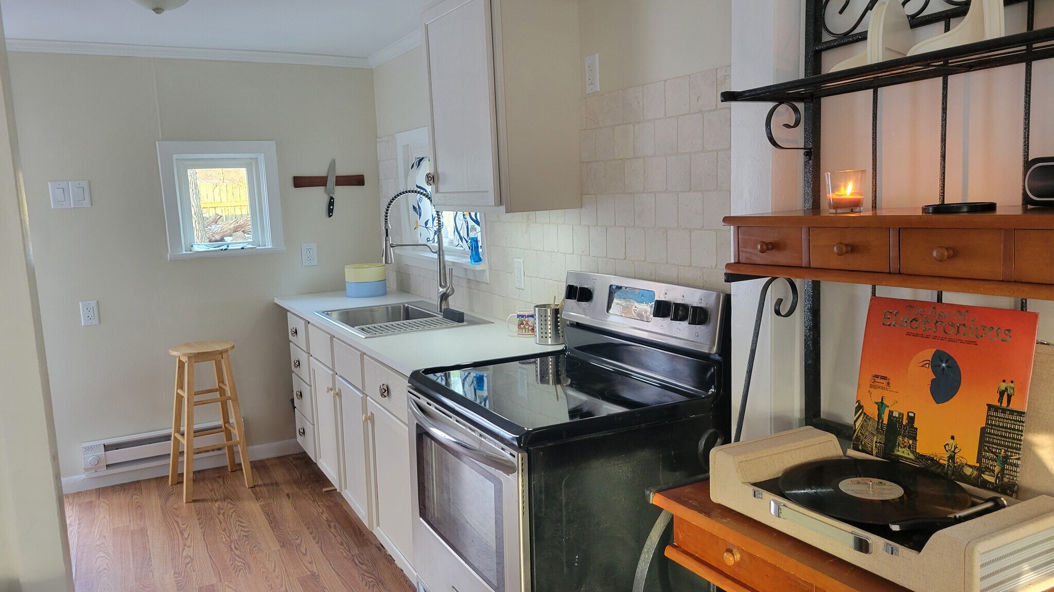 Building Photo - 5676 Clark St