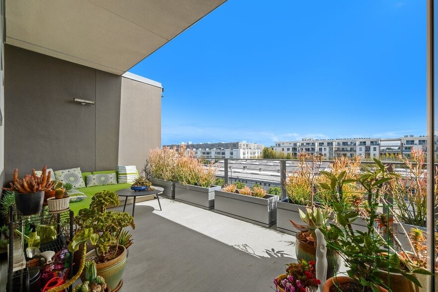 Building Photo - 4080 Glencoe Ave