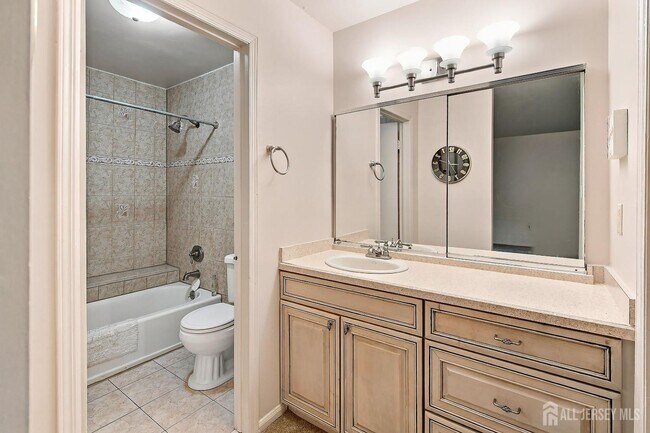 Building Photo - 23 Cloister Ct